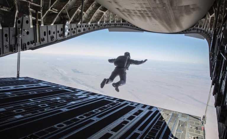 Mission Impossible: Fallout, Tom Cruise salta da un aereo nella nuova featurette Mission Impossible: Fallout, Tom Cruise salta da un aereo nella nuova featurette