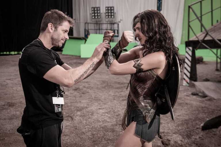 Zack Snyder: auguri speciali a Gal Gadot con una foto inedita di Justice League Zack Snyder: auguri speciali a Gal Gadot con una foto inedita di Justice League