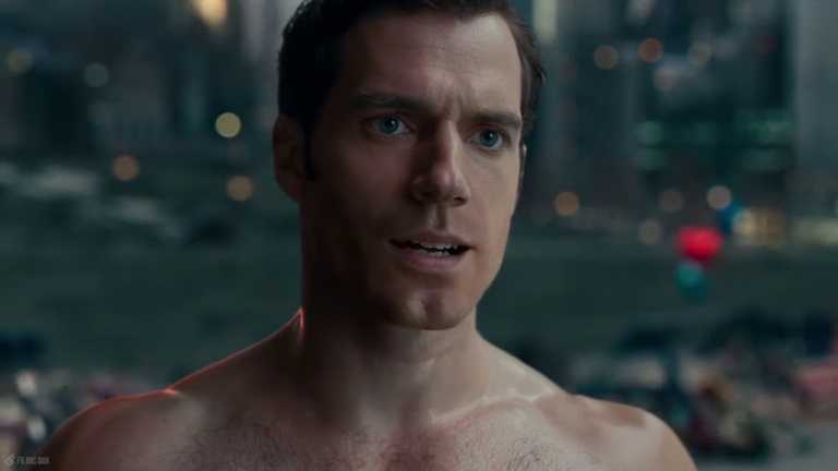 Justice League: i baffi di Henry Cavill in una foto dei reshoot Justice League: i baffi di Henry Cavill in una foto dei reshoot