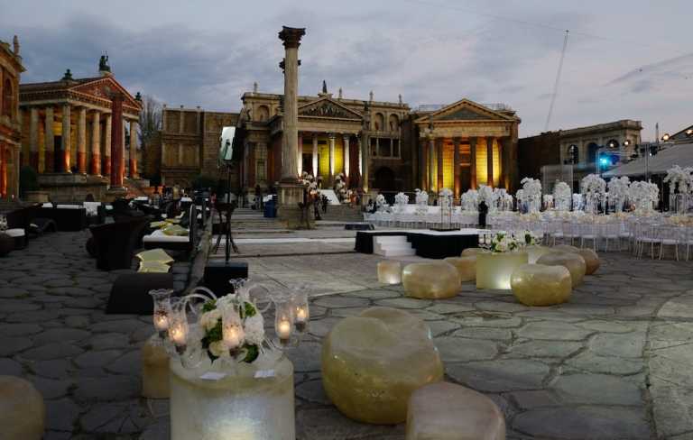 Cinecitt&agrave;, a fuoco il gigantesco set di Roma Antica