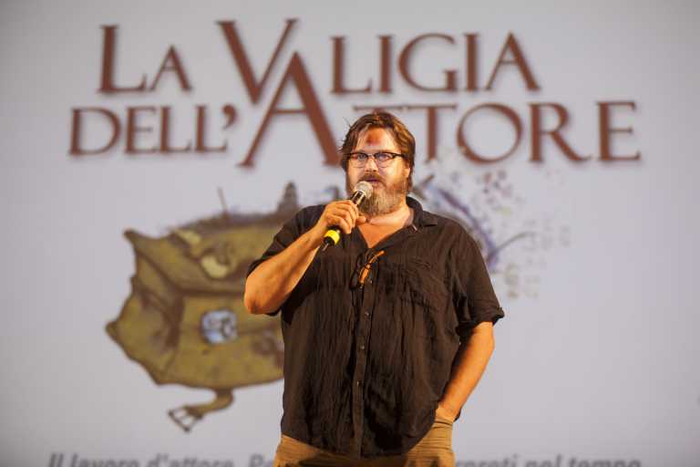 La Valigia dell&rsquo;Attore 2018, Giuseppe Battiston: &ldquo;Stiamo perdendo i luoghi della cultura&rdquo;