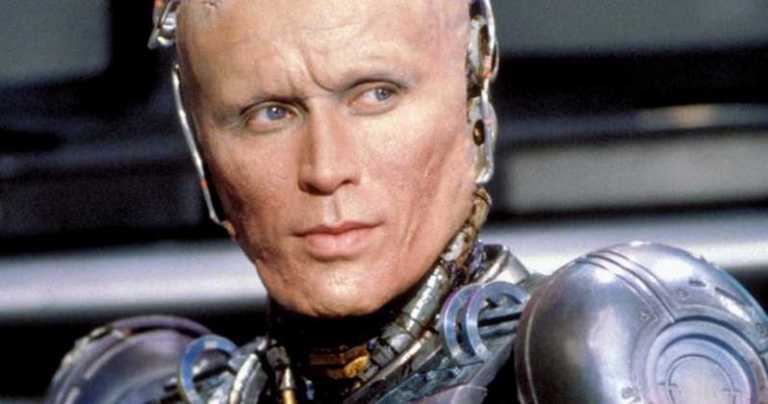 RoboCop Returns: Neill Blomkamp vuole Peter Weller come protagonista