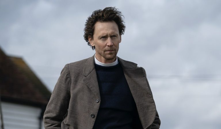 Big Beasts – Maestose Creature: Tom Hiddleston racconta la nuova serie Apple TV+ Big Beasts – Maestose Creature: Tom Hiddleston racconta la nuova serie Apple TV+