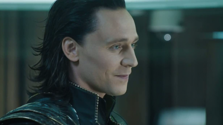 Tom Hiddleston protagonista e produttore della serie Apple Original The White Darkness