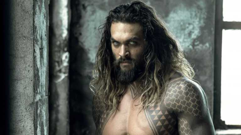 Aquaman: l’action figure e il nuovo poster confermano il costume Aquaman: l’action figure e il nuovo poster confermano il costume