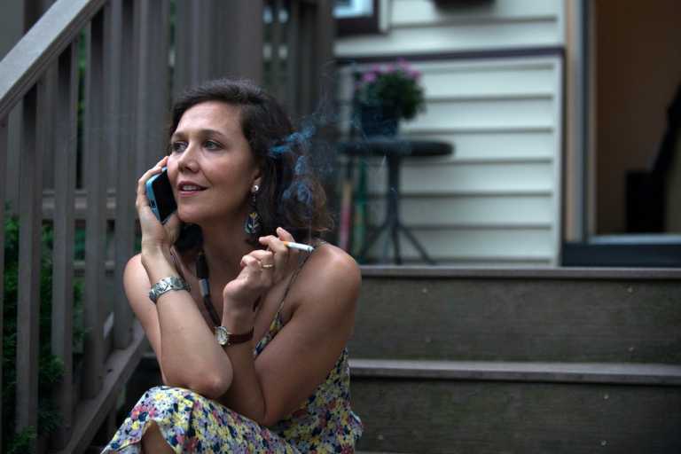 Lontano da qui: recensione del film con Maggie Gyllenhaal