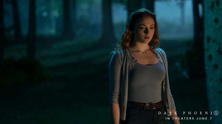 Dark Phoenix: un costume ispirato ai fumetti per Jean Grey Dark Phoenix: un costume ispirato ai fumetti per Jean Grey