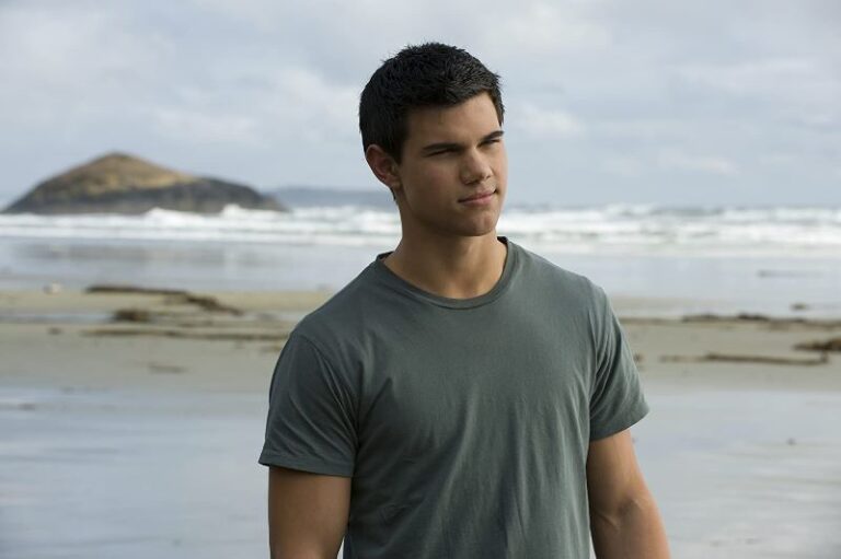 Taylor Lautner: 10 cose che non sai sull&rsquo;attore