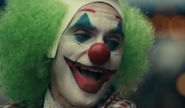 Joker: 8 dettagli che vi sono sfuggiti nel teaser trailer Joker: 8 dettagli che vi sono sfuggiti nel teaser trailer