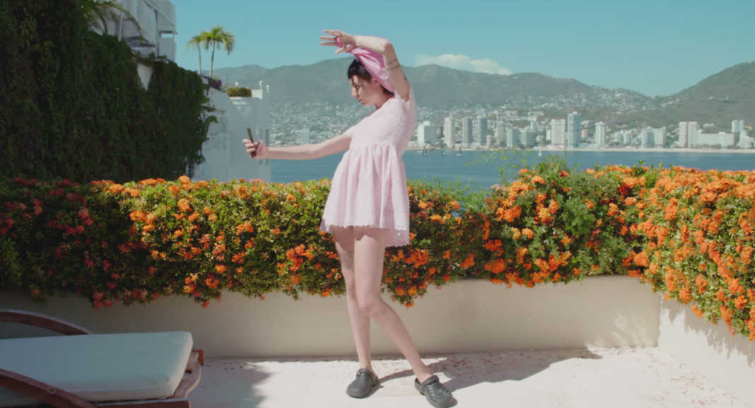 Searching Eva 2-searching_eva_pink-dress-selfie Searching Eva