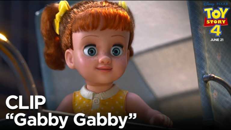 Toy Story 4: la bambola doppiata da Christina Hendricks nella nuova clip Toy Story 4: la bambola doppiata da Christina Hendricks nella nuova clip