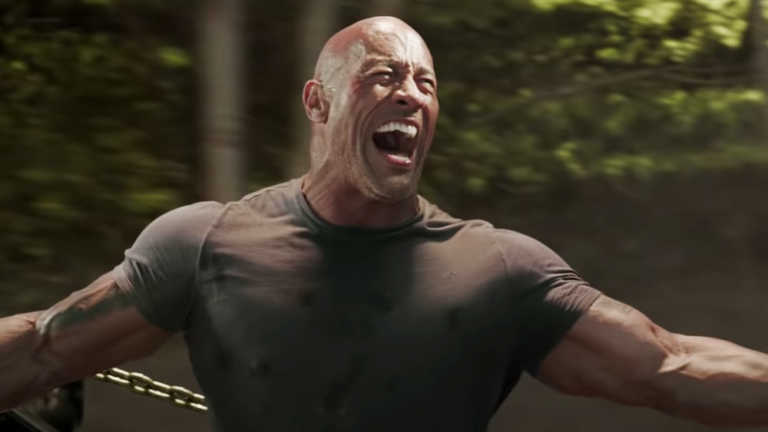 Hobbs & Shaw: Dwayne Johnson “acchiappa” un elicottero nella nuova clip Hobbs & Shaw: Dwayne Johnson “acchiappa” un elicottero nella nuova clip