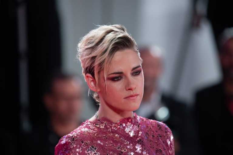 Kristen Stewart al supermercato in Chanel per ELLE