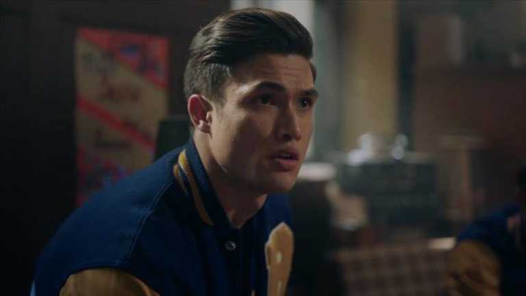 Charles Melton: 10 cose che non sai sull’attore Charles Melton: 10 cose che non sai sull’attore