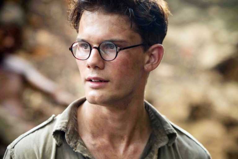 Jeremy Irvine protagonista del nuovo Spotlight di Just Jared Jeremy Irvine protagonista del nuovo Spotlight di Just Jared