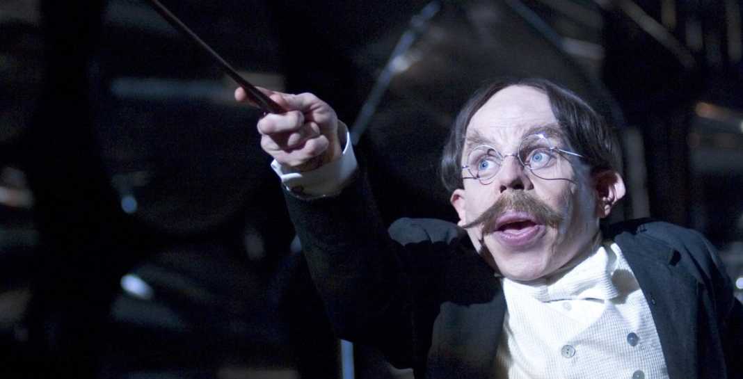 Professor-Flitwick-Warwick-Davis-Harry-Potter-Cover Animali fantastici