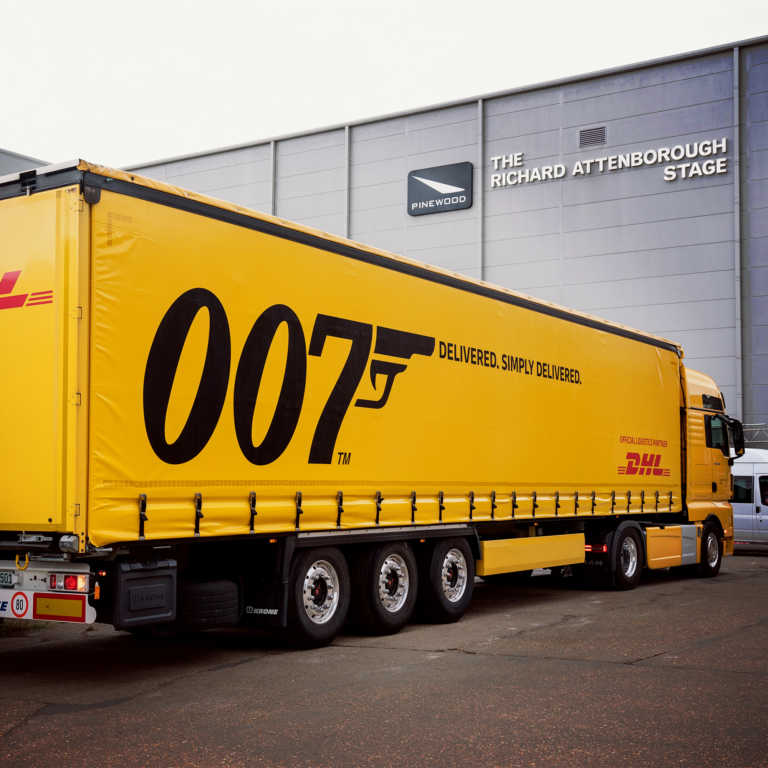 No Time to Die: la partnership con DHL