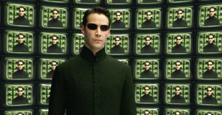 Keanu Reeves commenta la rilettura trans di Matrix