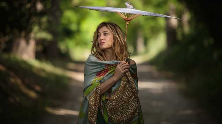 Sofiane Bennacer accusato di stupro, Valeria Bruni Tedeschi si schiera: &ldquo;Questo &egrave; linciaggio mediatico&rdquo;