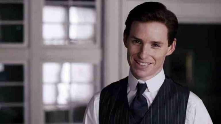 Eddie Redmayne protagonista della serie Sky e Peacock Il giorno dello Sciacallo