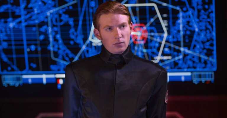 Star Wars IX: i piani originali per la morte del Generale Hux Star Wars IX: i piani originali per la morte del Generale Hux