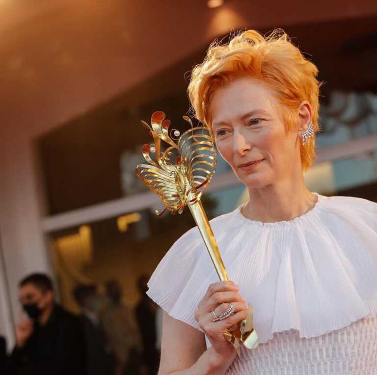 Venezia 77: Tilda Swinton dichiara il suo amore al cinema e chiude &ldquo;Wakanda Forever&rdquo;