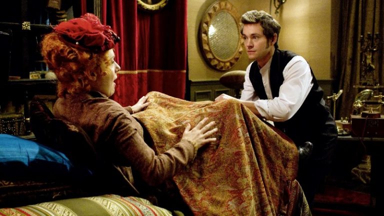 Hysteria: trama, cast e la vera storia dietro al film con Maggie Gyllenhaal