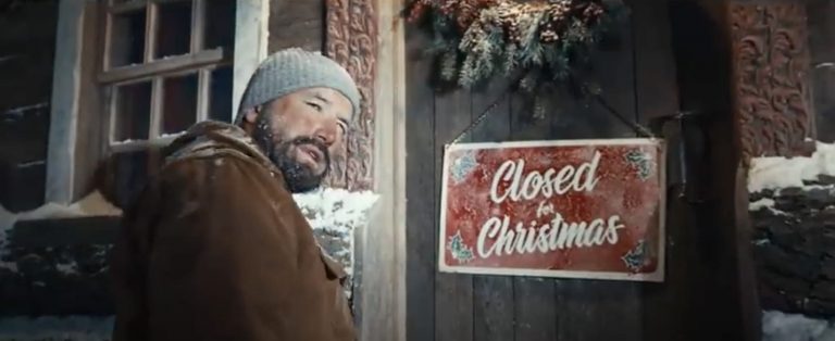 Coca-Cola Natale 2020: lo spot diretto da Taika Waititi Coca-Cola Natale 2020: lo spot diretto da Taika Waititi