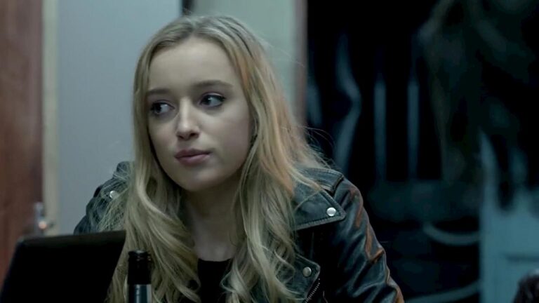 Phoebe Dynevor, chi &egrave;? Curiosit&agrave; sulla protagonista di Bridgerton
