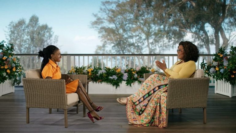 Oprah Winfrey intervista la poetessa Amanda Gorman per &ldquo;The Oprah Conversation&rdquo;
