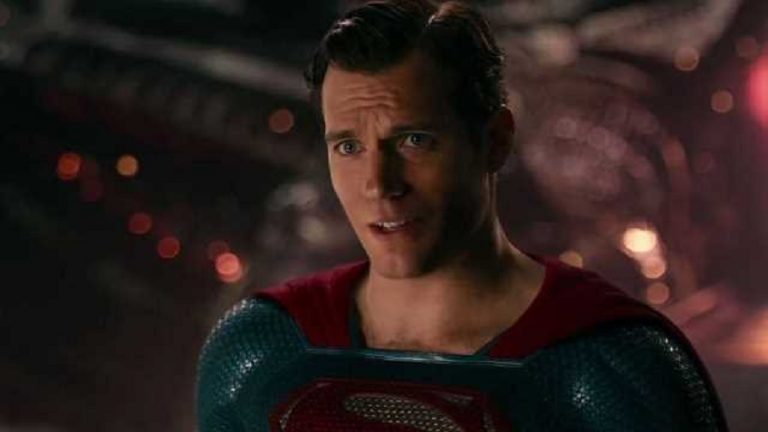 Justice League: Zack Snyder commenta la rimozione dei baffi di Henry Cavill Justice League: Zack Snyder commenta la rimozione dei baffi di Henry Cavill
