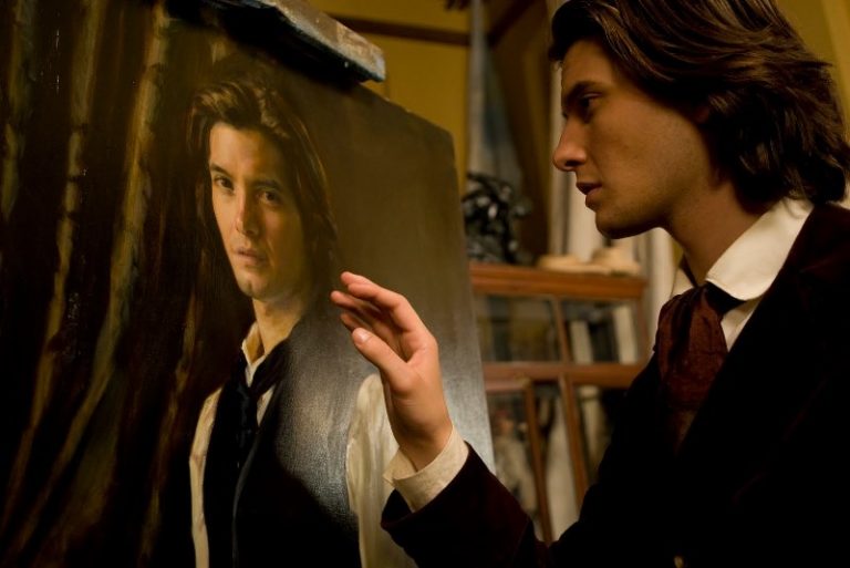 Dorian Gray: trama e cast del film tratto dall&rsquo;opera di Oscar Wilde
