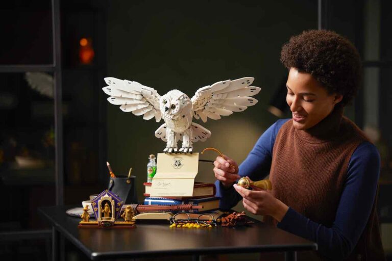 LEGO Harry Potter™ Icone di Hogwarts™ – Edizione del collezionista, il set con Edvige LEGO Harry Potter™ Icone di Hogwarts™ – Edizione del collezionista, il set con Edvige
