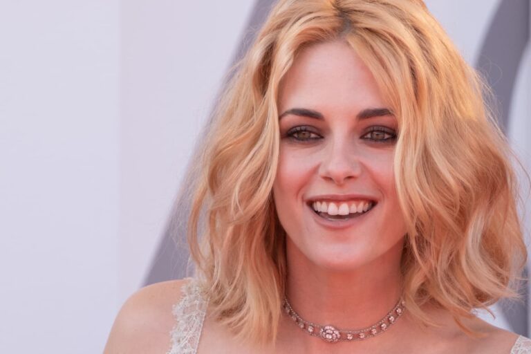 Kristen Stewart commenta l&rsquo;Oscar Buzz per Spencer: &ldquo;Non me ne frega un c***o&rdquo;