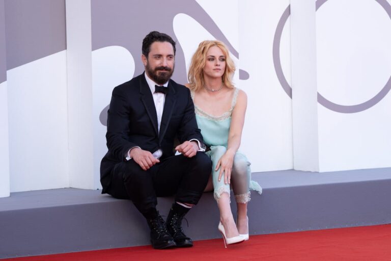 Venezia 78: Kristen Stewart presenta Spencer con il regista Pablo Larra&igrave;n