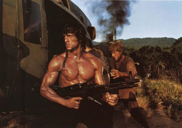 Rambo 2 La Vendetta Trama E Cast Del Film Con Sylvester Stallone Cinefilosit 