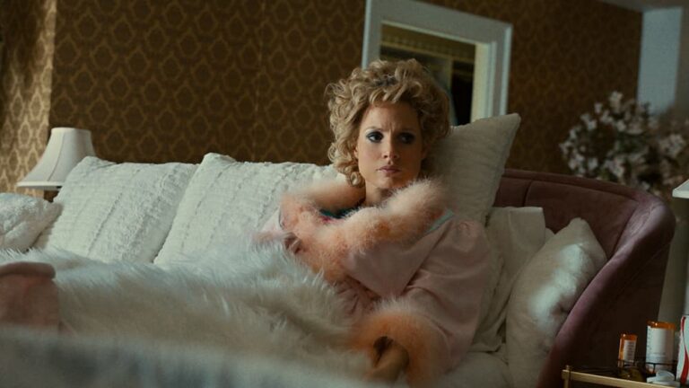 The Eyes of Tammy Faye &egrave; il film di apertura della 16ma edizione della Festa del Cinema