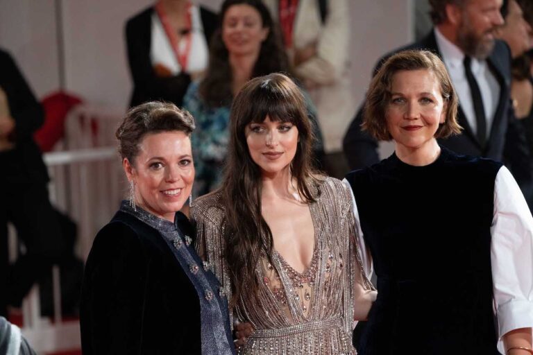 Venezia 78, red carpet: Maggie Gyllenhaal, Dakota Johnson e&hellip;
