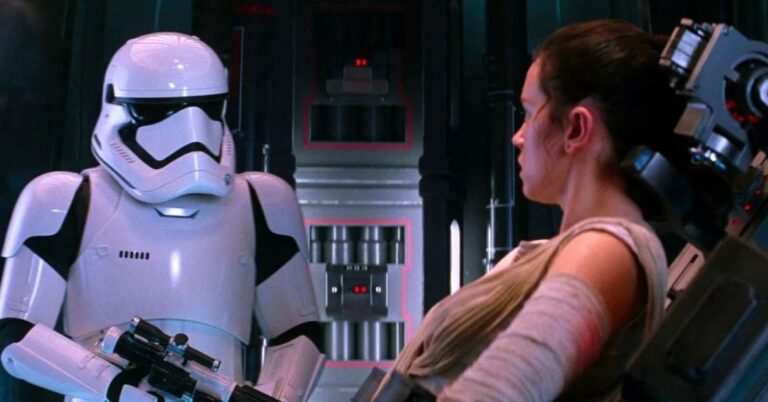 Daniel Craig rivela come ha ottenuto il cameo in Star Wars: Il risveglio della forza Daniel Craig rivela come ha ottenuto il cameo in Star Wars: Il risveglio della forza