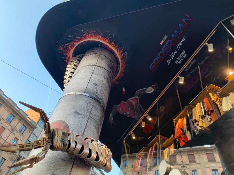 Spider-Man: No Way Home invade la COIN di Milano. Le foto dell’istallazione Spider-Man: No Way Home invade la COIN di Milano. Le foto dell’istallazione