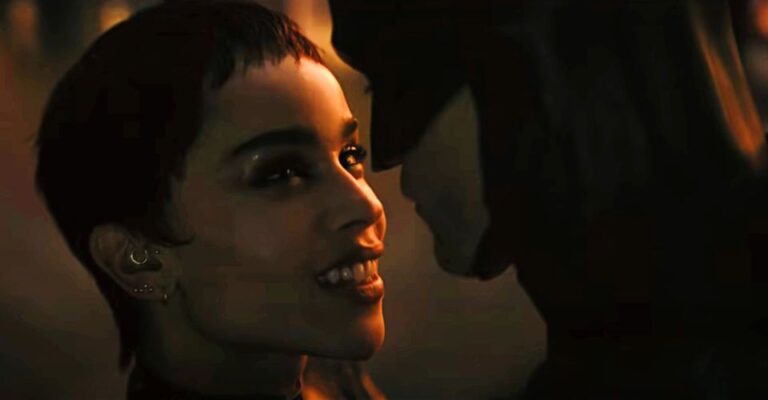 The Batman: Zoe Kravitz ha studiato gatti e leoni per il suo ruolo