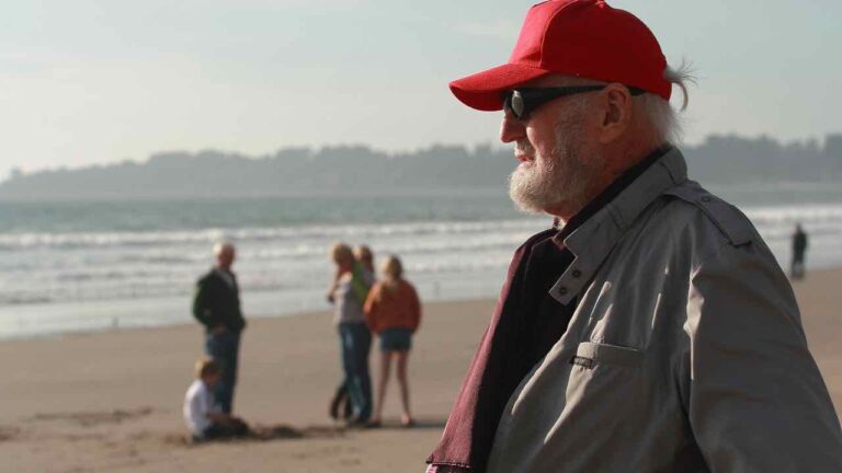 Lawrence, recensione del film sul poeta di San Francisco