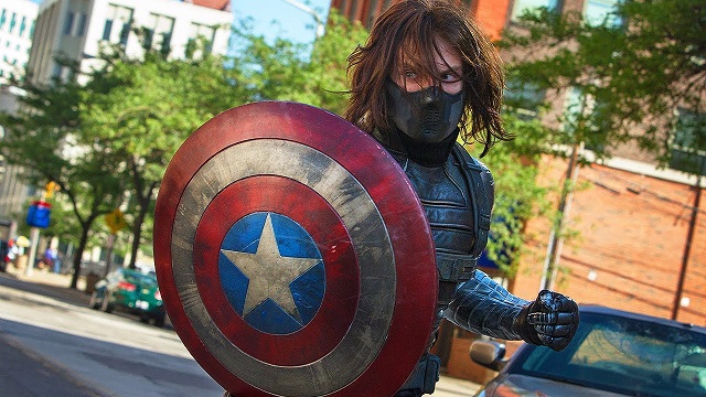 Lo scudo di Captain America autografato messo all’asta per la Make-A-Wish Foundation Lo scudo di Captain America autografato messo all’asta per la Make-A-Wish Foundation