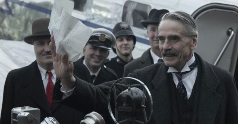 Munich: The Edge of War, l’epico trailer con Jeremy Irons e George MacKay Munich: The Edge of War, l’epico trailer con Jeremy Irons e George MacKay