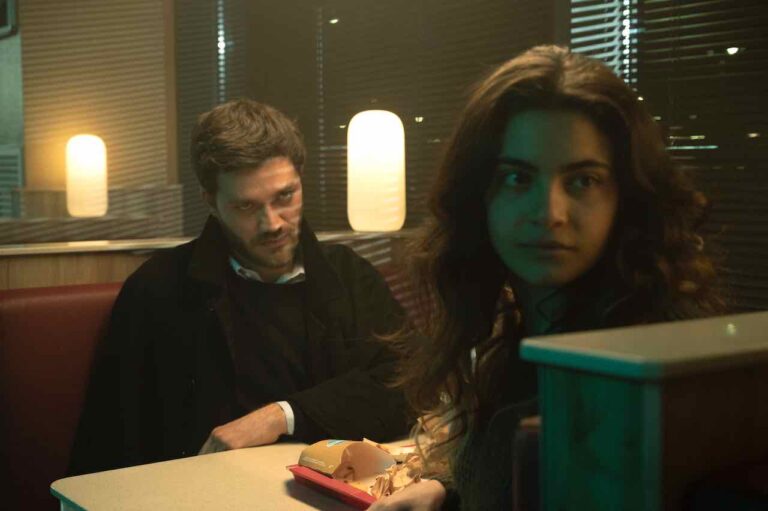 L&rsquo;uomo sulla strada: prima foto dal film con Aurora Giovinazzo e Lorenzo Richelmy
