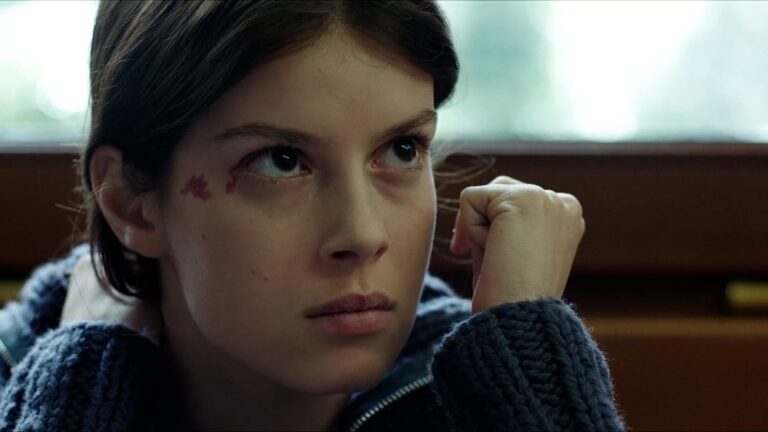 La ragazza ha volato: recensione del film scritto dai fratelli D&rsquo;Innocenzo