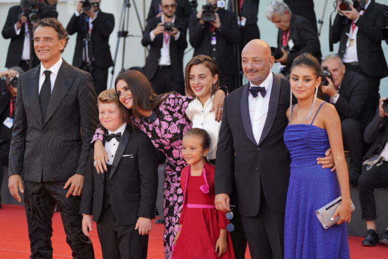 L&rsquo;immensit&agrave;: le foto dal red carpet di Penelope Cruz, Emanuele Crialese e&hellip;