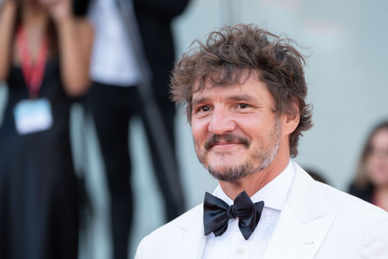 Weapons: Pedro Pascal protagonista del nuovo horror dal regista di Barbarian