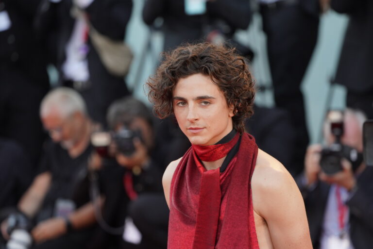 Leonardo DiCaprio ha consigliato a Timoth&eacute;e Chalamet &ldquo;Niente droghe pesanti e film coi supereroi&rdquo;