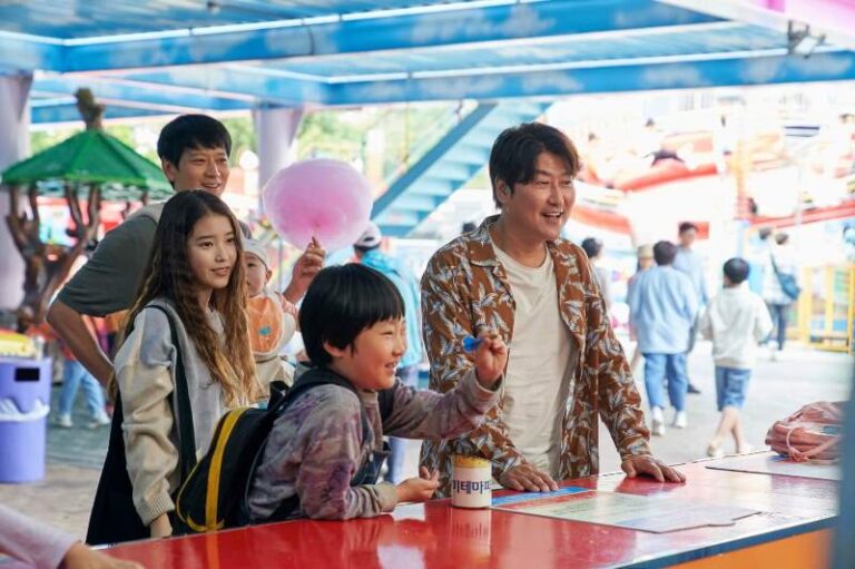 Le buone stelle &ndash; Broker: la recensione del film di Hirokazu Kore&rsquo;eda